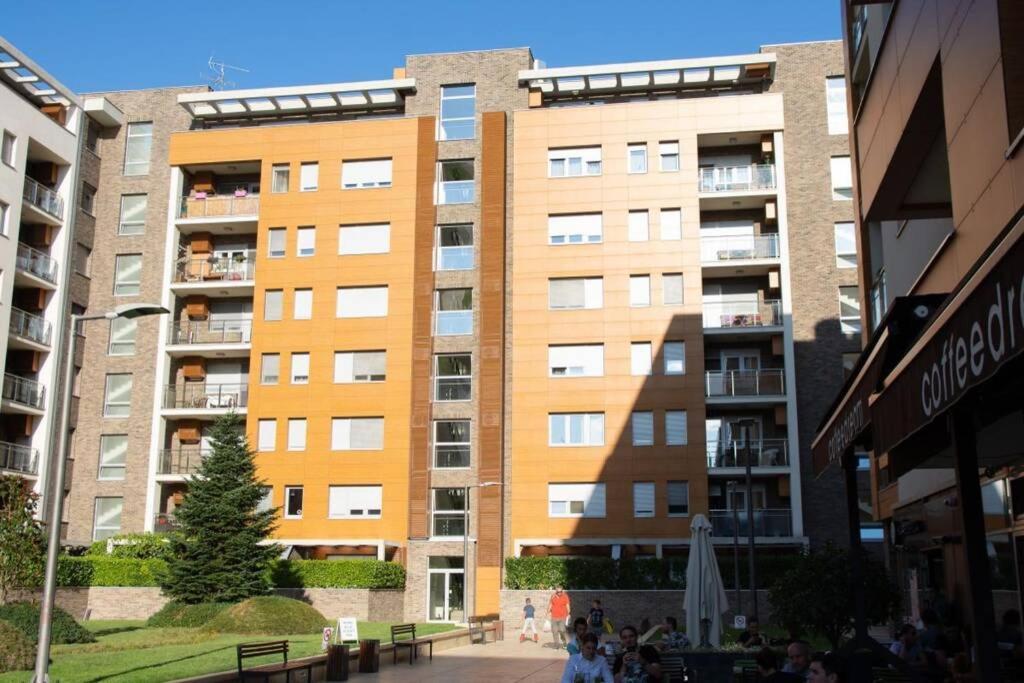 A Blok New Modern - Free Garage Parking, Comfortable, Quiet With A Park View Belgrado Exterior foto